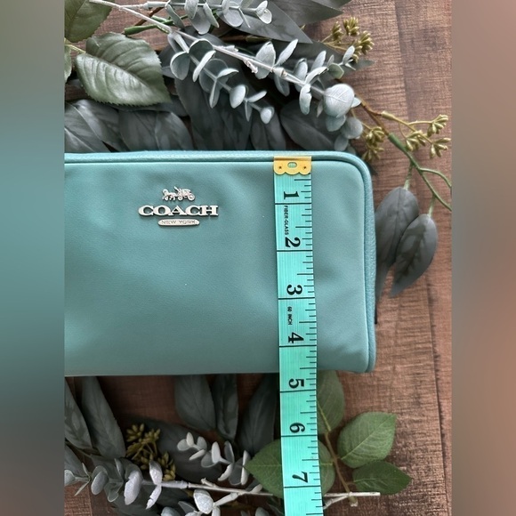 Coach Bag Cosmetic NWT - Picture 5 of 7